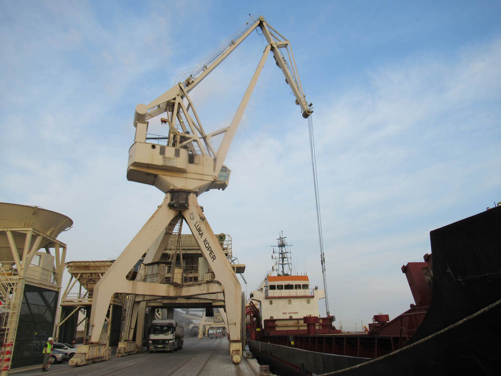 Supervision and sampling of phosphate rock